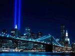 Фотошпалери Бруклінський міст та хмарочоси в яскраво-синіх вогнях